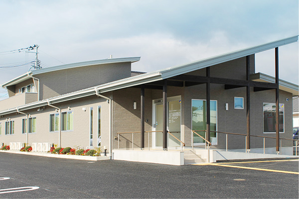20台駐車できる専用駐車場完備 - 福島市の皮膚科診療専門のクリニック - 南やのめ皮膚科クリニック